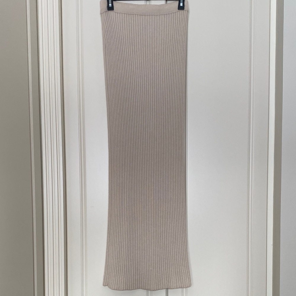 Chic Beige Ribbed Pencil Skirt